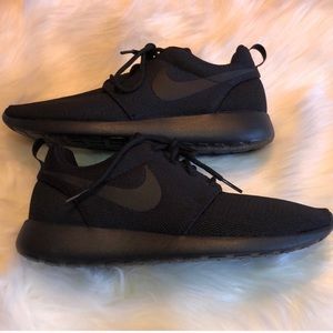 New Nike Roshe One Black Size 8 Never Worn